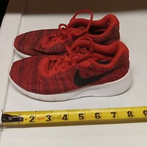 Nike Tanjun, University red, boys size 1